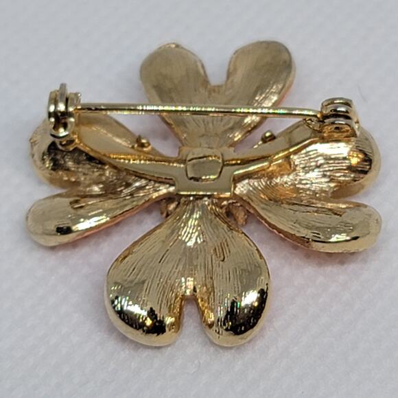 Vintage Coral And Gold Tone Beautiful Design Dogwood Pin 1 1/4" Square No Flaws - Picture 6 of 9